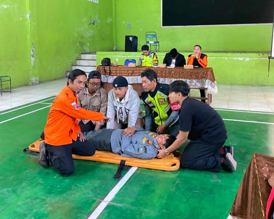 Simulasi Bencana oleh GIAT 16 UNNES bersama BPBD Kab.Semarang 